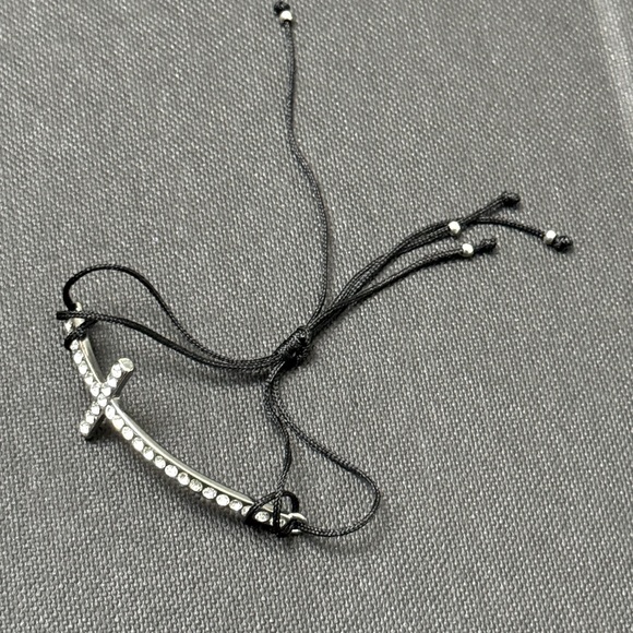 Cross pull string bracelet - Picture 1 of 3